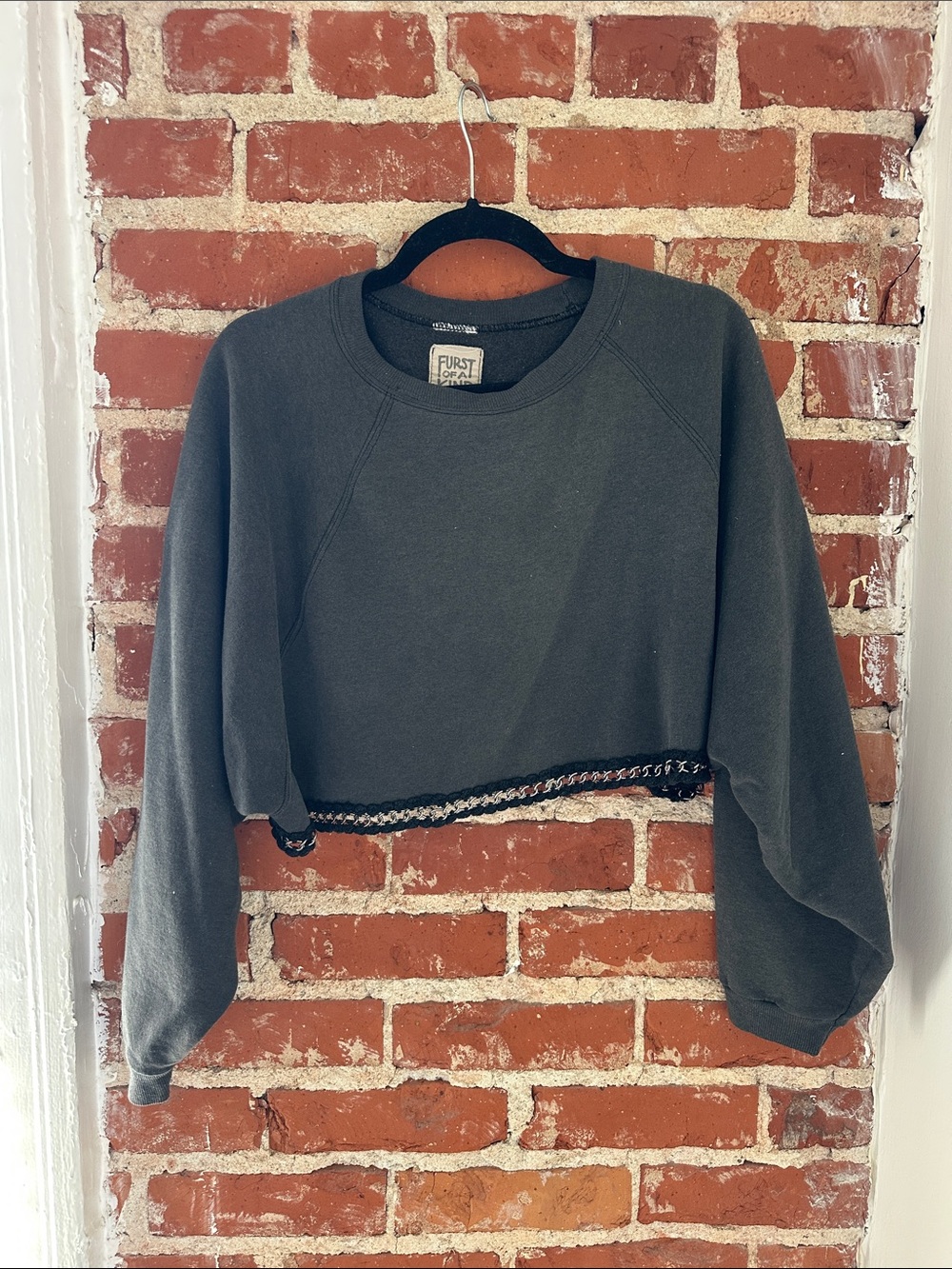Cropped Crewneck Sweatshirt in cool grey
